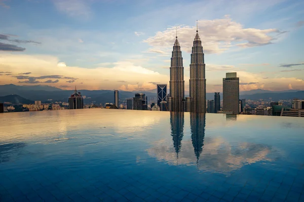 Hermoso paisaje escénico del horizonte de la ciudad de Kuala Lumpur — Foto de Stock