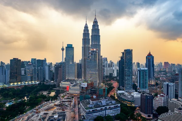 Beautiful scenic scape of Kuala Lumpur city skyline — Stock Photo, Image