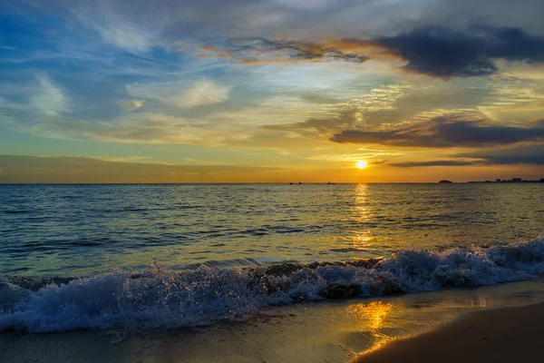 Majestic sunset by the beach — Stock Photo, Image