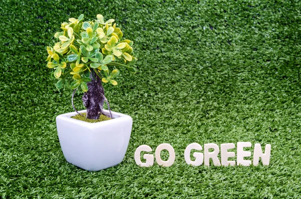 Go green conceptual — Stock Photo, Image