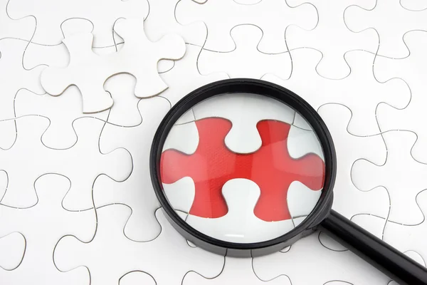 Büyüteç bulmaca kayıp