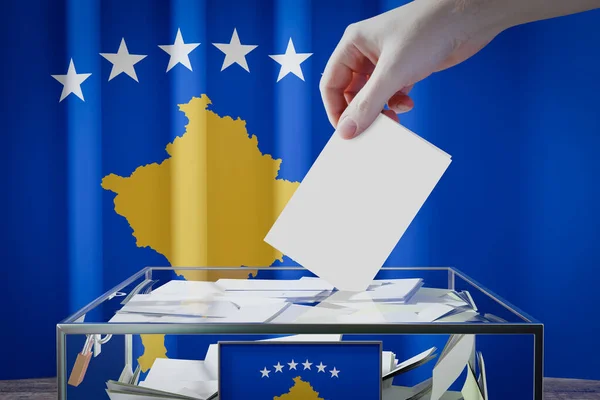 Bandeira Kosovo Mão Soltando Cartão Cédula Uma Caixa Votação Conceito — Fotografia de Stock