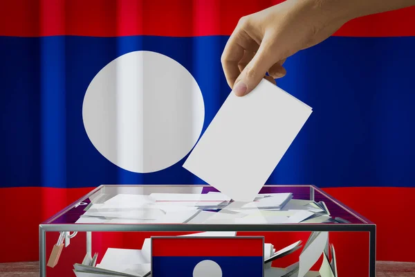 Bandiera Laos Mano Cadere Scheda Elettorale Una Scatola Voto Concetto — Foto Stock