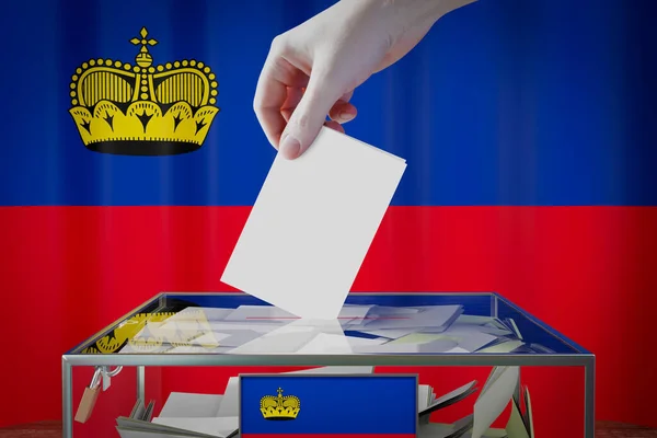 Liechtenstein Bandiera Mano Cadere Scheda Elettorale Una Scatola Voto Concetto — Foto Stock