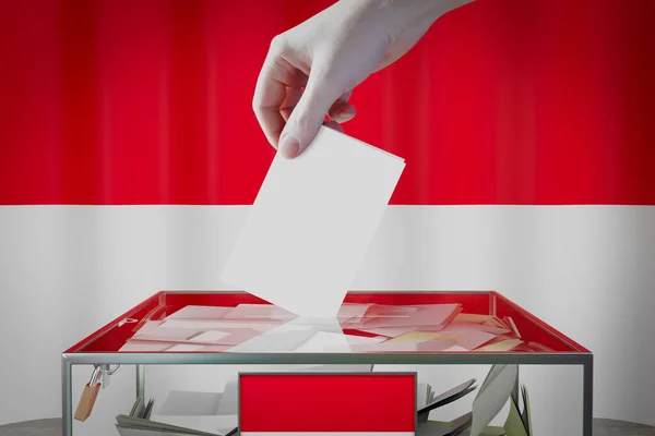 Bandeira Mônaco Mão Soltando Cartão Cédula Uma Caixa Votação Conceito — Fotografia de Stock
