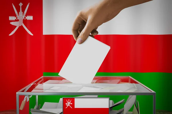 Bandiera Dell Oman Mano Cadere Scheda Elettorale Una Scatola Voto — Foto Stock