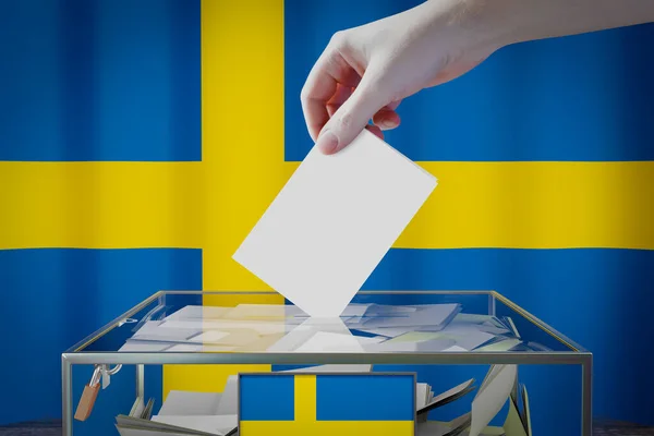 Svezia Bandiera Mano Cadere Scheda Elettorale Una Scatola Voto Concetto — Foto Stock