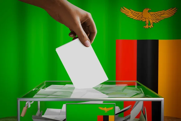 Bandiera Zambia Mano Cadere Scheda Elettorale Una Scatola Voto Concetto — Foto Stock