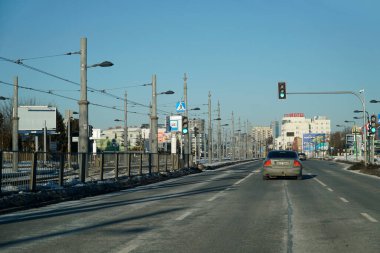 Varşova, Polonya - 4 Şubat 2026 Al kavşağı. Krakowska ve Lopuszanska Caddesi