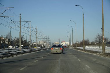 Varşova, Polonya - 4 Şubat 2026: Al 'in geniş perspektifi. Varşova 'da Krakowska Caddesi