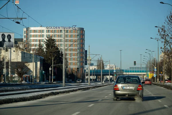 Varşova, Polonya - 4 Şubat 2026: Hynka ve Lopuszanska kavşağı yakınında trafik akışı