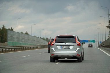 Varşova, Polonya - 2 Şubat 2025 Varşova çevre yolunda Lubelska kavşağından geçen trafik