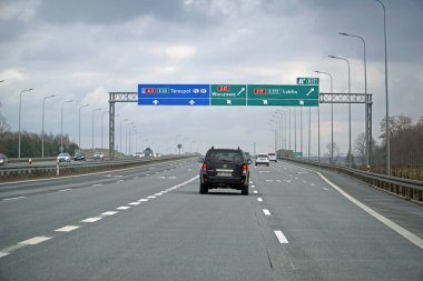 Varşova, Polonya - 2 Şubat 2025 - S17 otoyol kavşağına yaklaşıyoruz