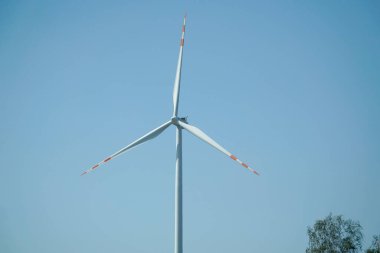 Ostrava, Çek Cumhuriyeti - 14 Ağustos 2025 - Ostrava Kırsal Bölgesindeki Rüzgar Türbini Kulesi