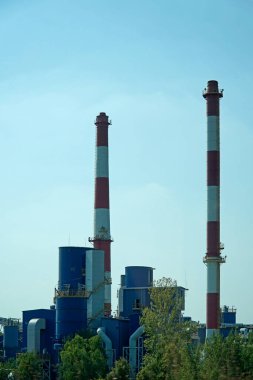 Sanayi bacaları ve elektrik santrali binaları
