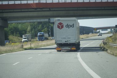 Silezya Voyvoda, Polonya - 14 Ağustos 2025 - A1 Karayolu 'nun Beyaz Lojistik Kamyon Giriş Bölümü