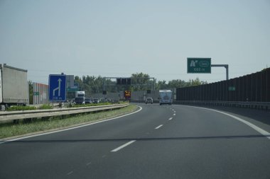 Ostrava, Çek Cumhuriyeti - 14 Ağustos 2025 - Çek Cumhuriyeti 'ne Ostrava yakınlarındaki D1 Otoyolu üzerinden giriş