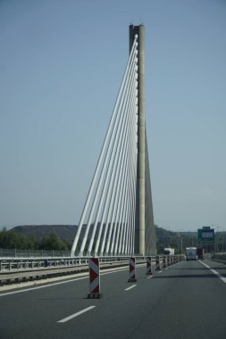 Ostrava, Çek Cumhuriyeti - 14 Ağustos 2025 - Ünlü Bohumin Otoyol Köprüsü D1 üzerinde Yüksek Sütunlu