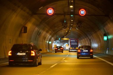 Ostrava, Çek Cumhuriyeti - 14 Ağustos 2025 - Çift şeritli Otoyol Tüneli Bölümü Aracı