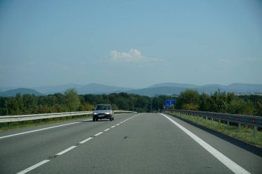 Moravya Silezya Bölgesi, Çek Cumhuriyeti - 14 Ağustos 2025 - Beskids Dağları Horizon ile D1 Otoyolu Açık Görüş