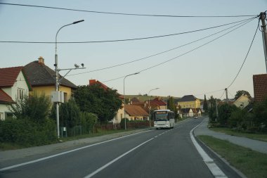 Zlin Bölgesi, Çek Cumhuriyeti - 14 Ağustos 2025 - Beyaz Karpatlar Bölgesine Kırsal Yerleşim Alanı