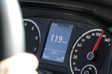 Araç Alet Kümesi Hızı 119 KMH