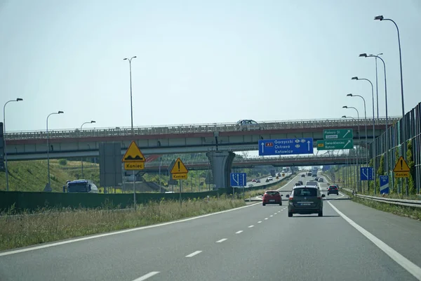 Silezya Voyvoda, Polonya - 14 Ağustos 2025 - A1 Karayolu Otobanı 'nda Trafik Yaklaşmakta