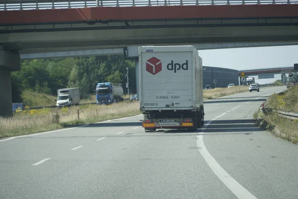 Silezya Voyvoda, Polonya - 14 Ağustos 2025 - A1 Karayolu 'nun Beyaz Lojistik Kamyon Giriş Bölümü