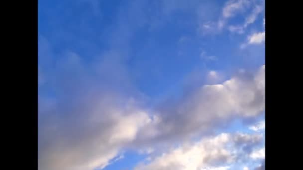 Gyorsított Videó Mozgó Felhőkről Kék Égen Felhős Esőfelhők Kumulus Felhők — Stock videók