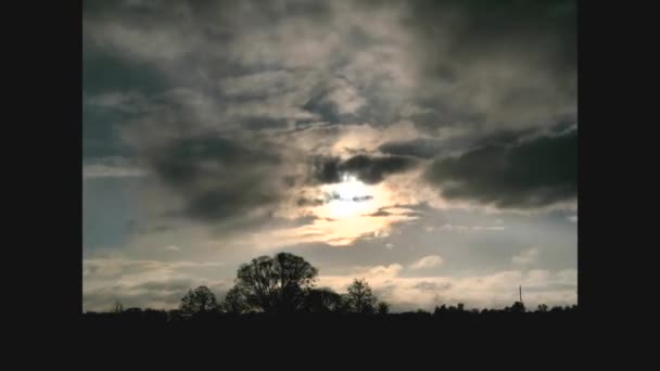 Bouřkové Mraky Slunné Obloze Urychlily Video Zataženo Dešťové Mraky Kumulus — Stock video