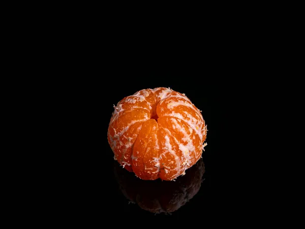 Fatias Frutas Tangerina Descascadas Fundo Preto Tangerina Laranja Suco Laranja — Fotografia de Stock