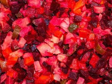 Doğranmış sebzelerden yapılmış sebze salatası salatası. Doğranmış sebze. Vinaigrette salatası. Bulaşık menüsü. Vejetaryen yemeği. Ev mutfağı. Mutfak tarifi. Yemek pişirmek. Sağlıklı beslenme.