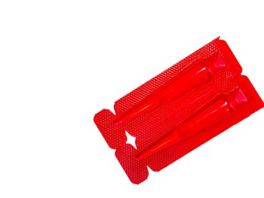 Kırmızı plastik ampul hayvan veterineri. Keneler ve pireler için bir ilaç. Evcil hayvanlardaki pireler ve keneler. Kedi ve köpek aşısı. Kedilerin ve köpeklerin içindeki kurtlar. Veteriner tıbbı. Dikkat.