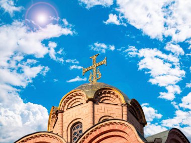 Hristiyan kilisesinin haçı olan kubbeler. Hıristiyan haçı.