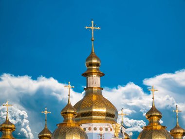 Hristiyan kilisesinin haçı olan kubbeler. Hıristiyan haçı.