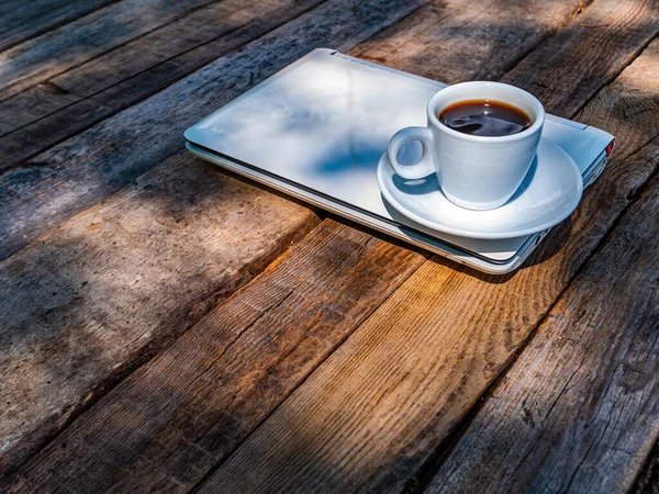 Laptop Cup Coffee Wooden Table Coffee Drink Cup Saucer Portable — Stock Photo, Image