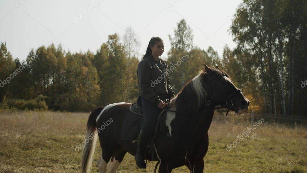 On a weekend in autumn a young girl came to the equestrian club to ride a horse in the fields