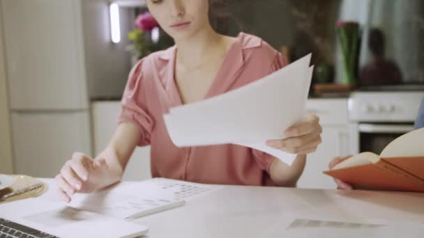 A young lady is tired of working and her husband is encouraging her — 图库视频影像