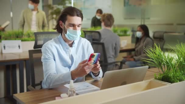 An adult businessman is talking with someone on the phone during working — Stock Video