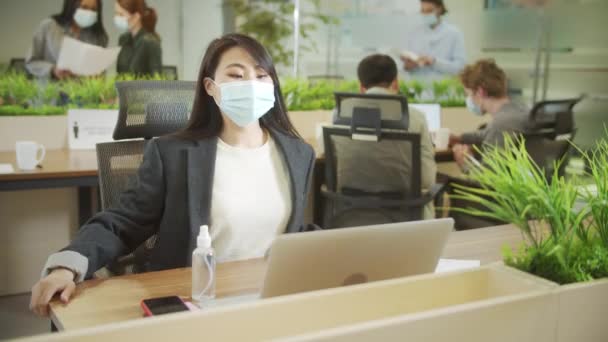 A beautiful businesswoman is disinfecting her hands — Stock Video
