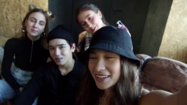 Akıllı telefondan arkadaşınızla grup görüntülü görüşme