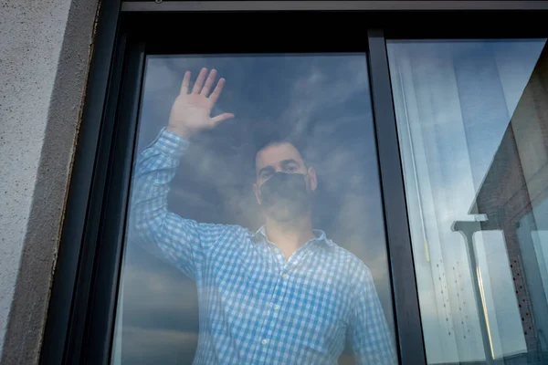 Hombre Barbudo Con Camisa Azul Máscara Para Evitar Que Coronavirus — Foto de Stock