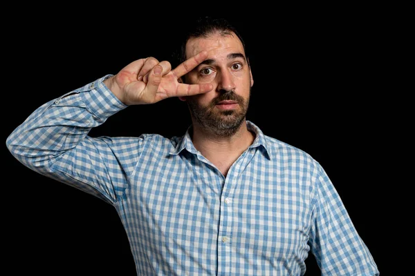 Baard Man Een Wit Blauw Geruite Shirt Doet Het Symbool — Stockfoto