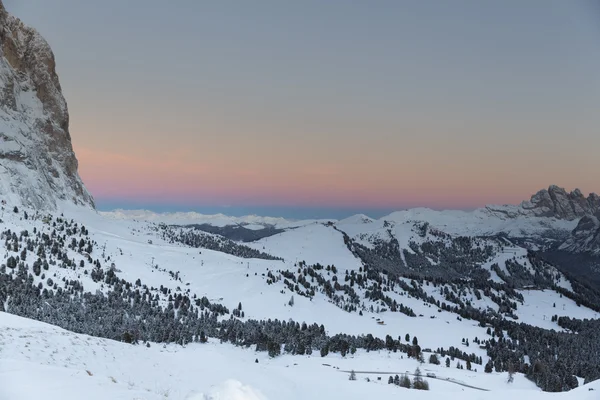 Sassolungo Gardena dağ üzerinden geçmek Dolomites içinde 