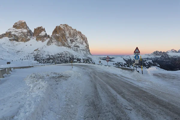 Sassolungo from Gardena mountain pass in the Dolomites — Stock Photo, Image