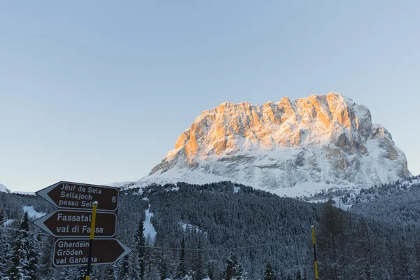 Sassolungo from Gardena mountain pass in the Dolomites — Stock Photo, Image