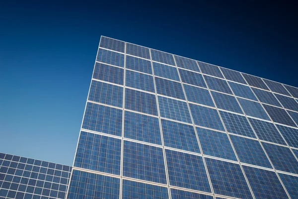 Granja de energía solar - Imagen de stock —  Fotos de Stock