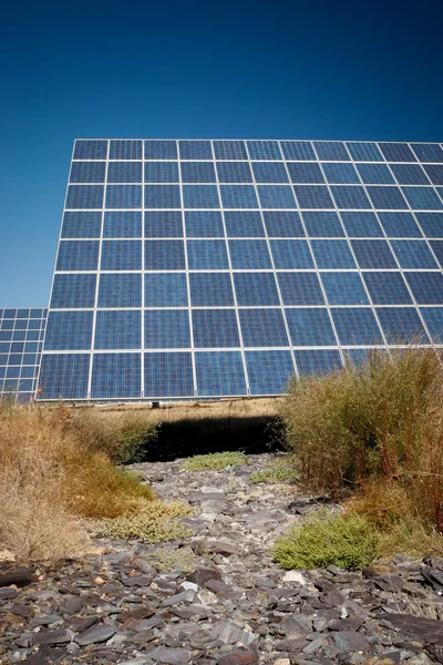 Granja de energía solar - Imagen de stock —  Fotos de Stock