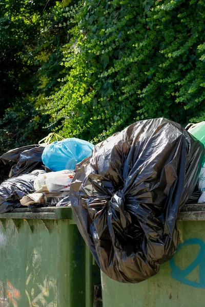 Prullenbak stapel — Stockfoto