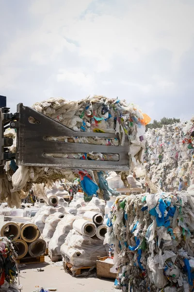 Reciclaje de residuos - Imagen de stock Imagen de archivo